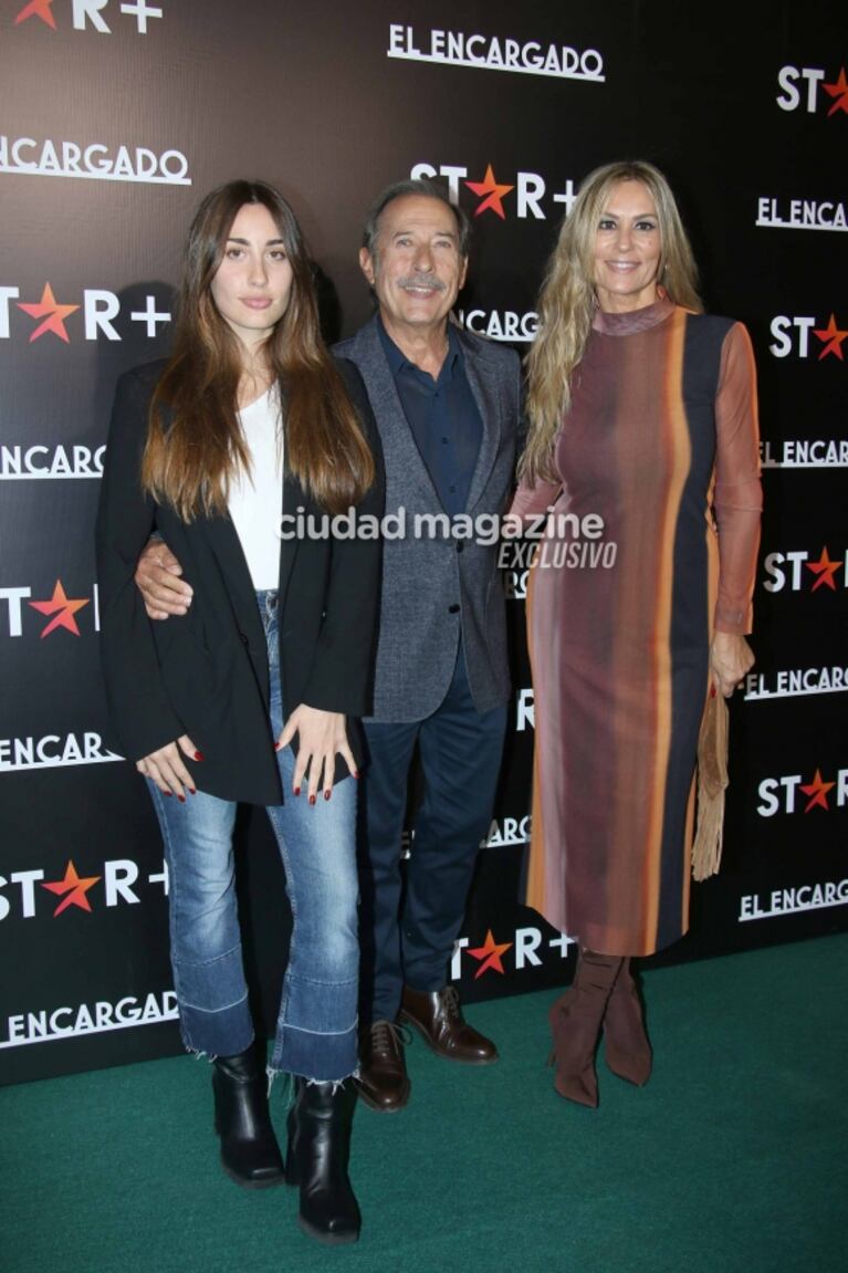 Los famosos en el estreno de El Encargado: Guillermo Francella, su familia y el súper look de China Suárez