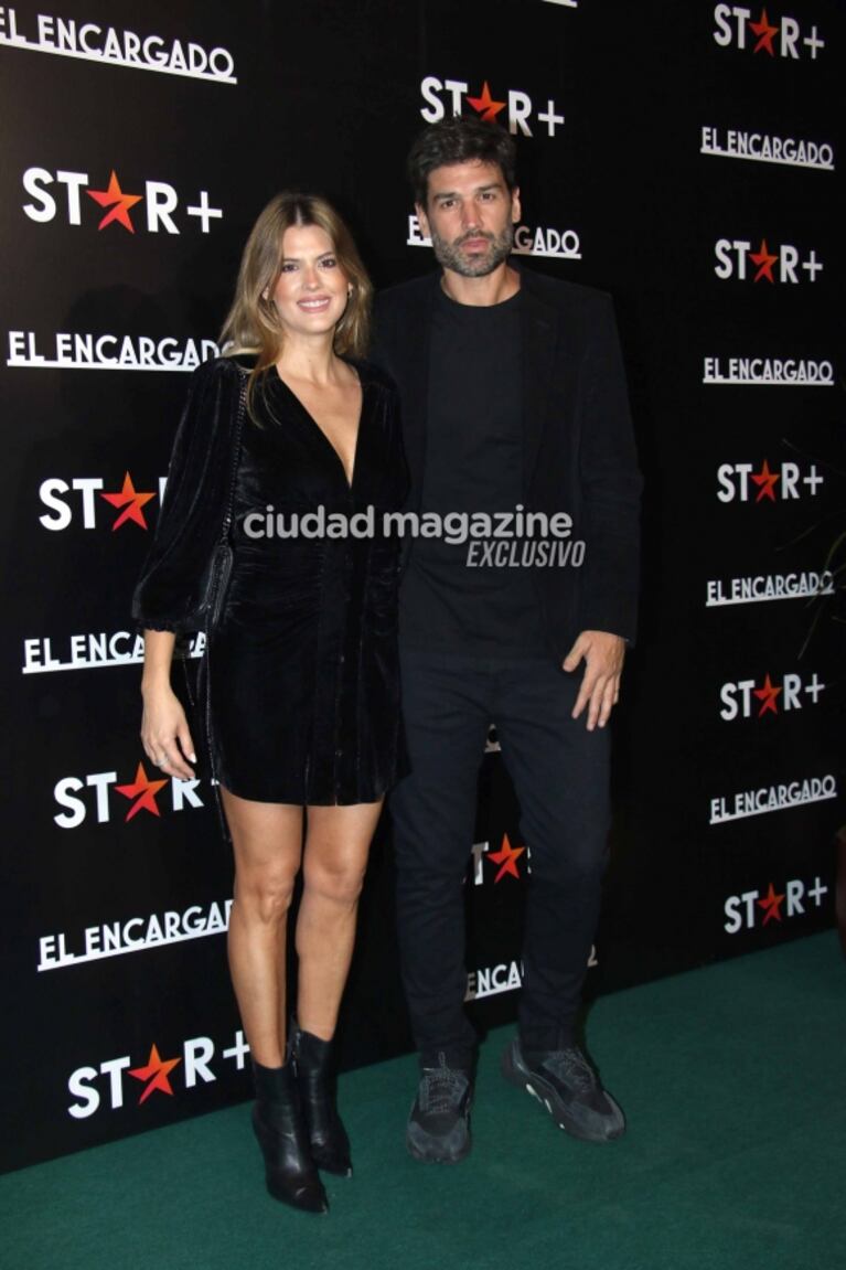 Los famosos en el estreno de El Encargado: Guillermo Francella, su familia y el súper look de China Suárez