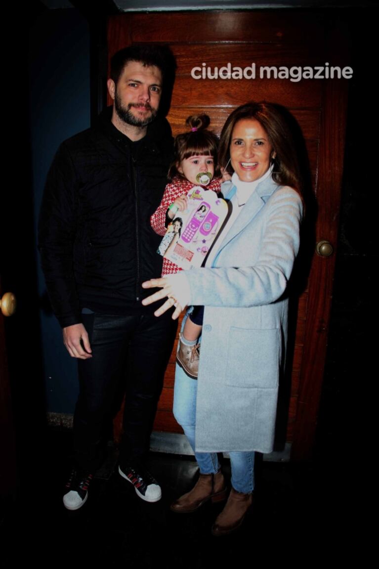 Los famosos llevaron a sus hijos a ver Soy Luna: las fotos y los looks invernales