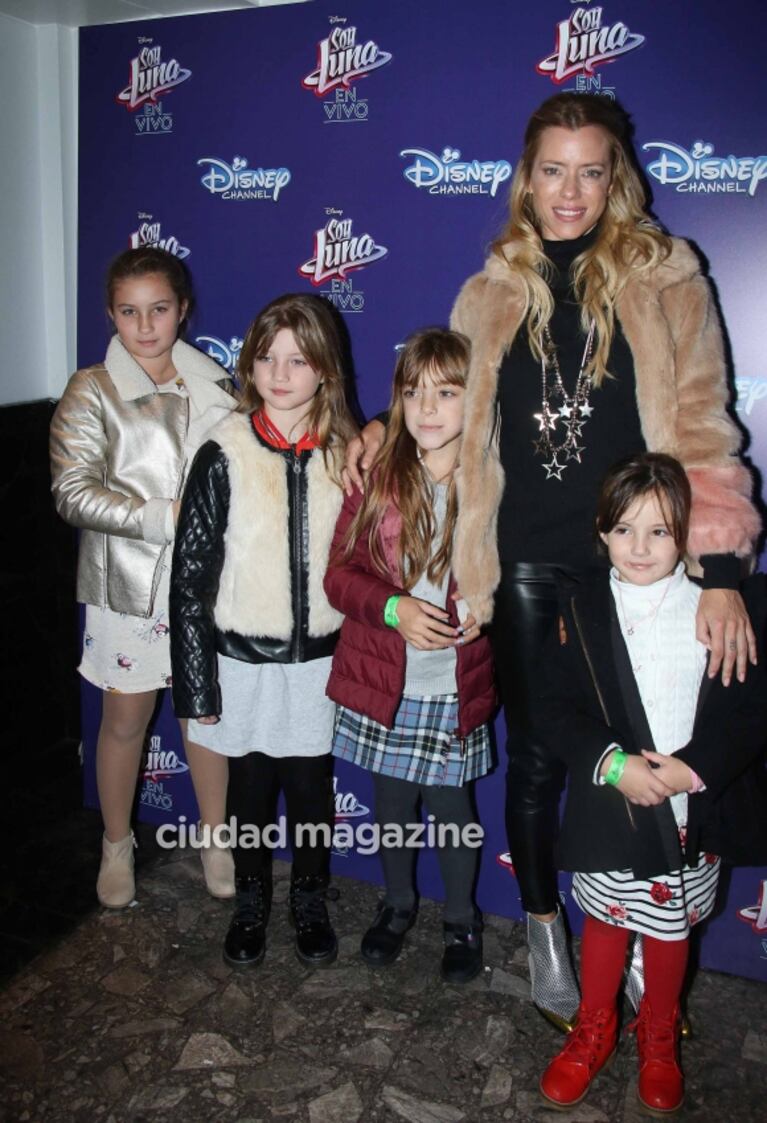 Los famosos llevaron a sus hijos a ver Soy Luna: las fotos y los looks invernales