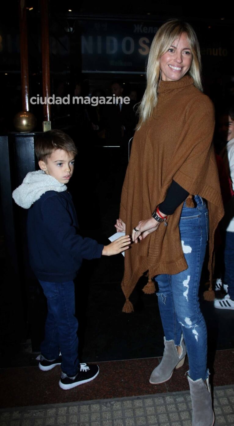 Los famosos llevaron a sus hijos a ver Soy Luna: las fotos y los looks invernales