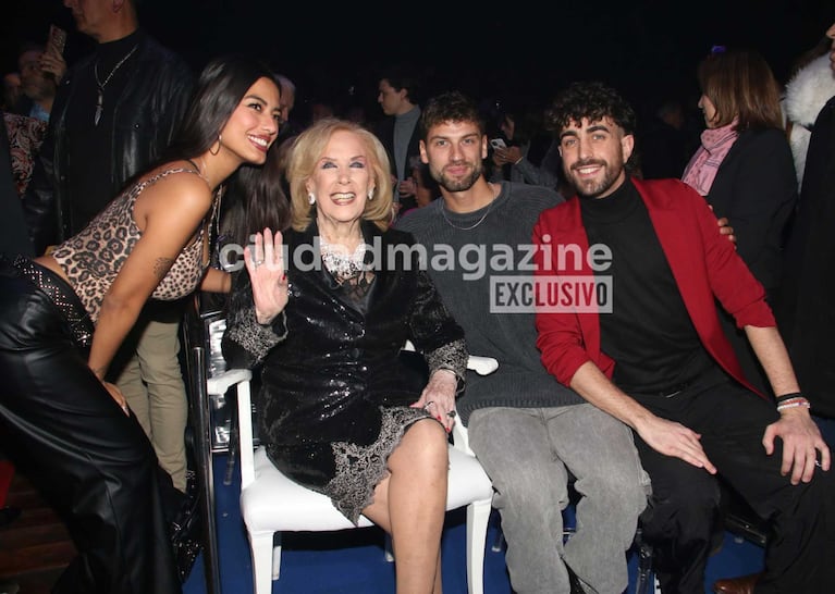 Los finalistas de Gran Hermano con Mirtha Legrand (Foto: Movilpress)