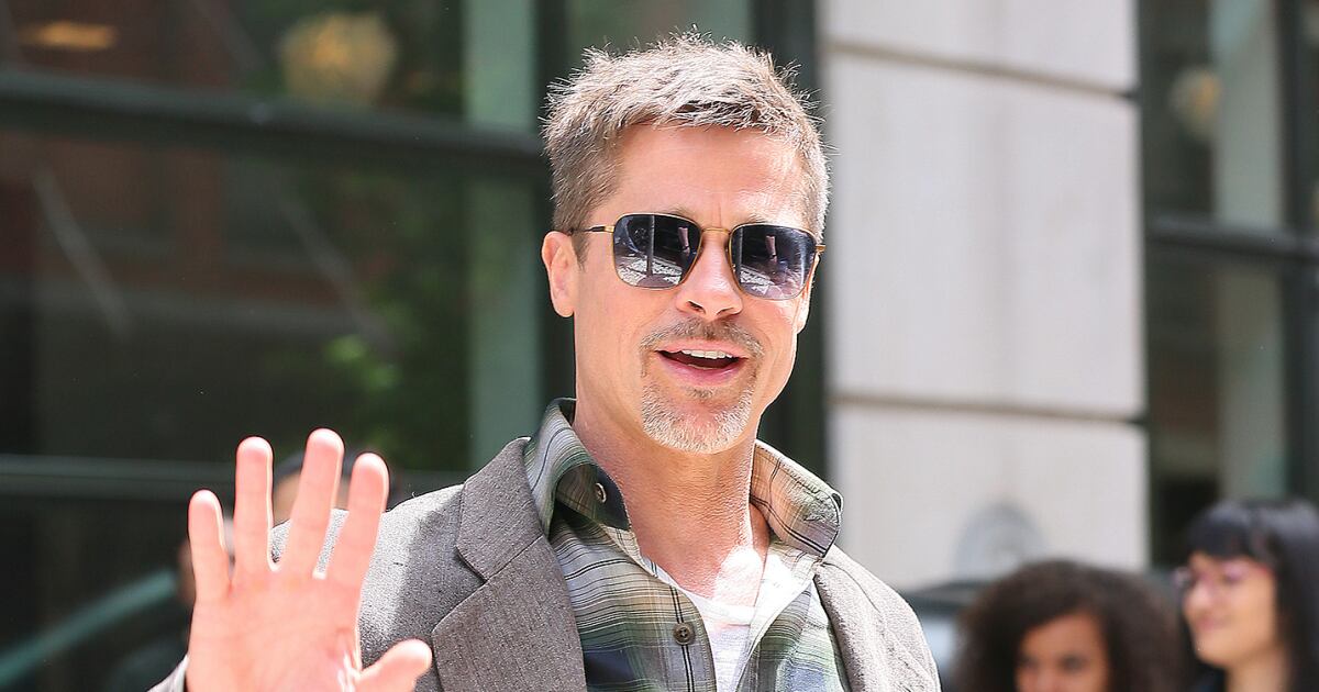 Los galanes como Brad Pitt también tienen sus secretos de belleza 