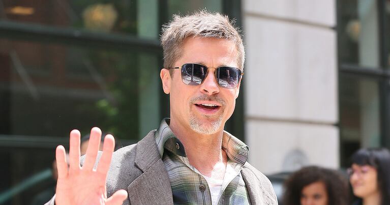Los galanes como Brad Pitt también tienen sus secretos de belleza 