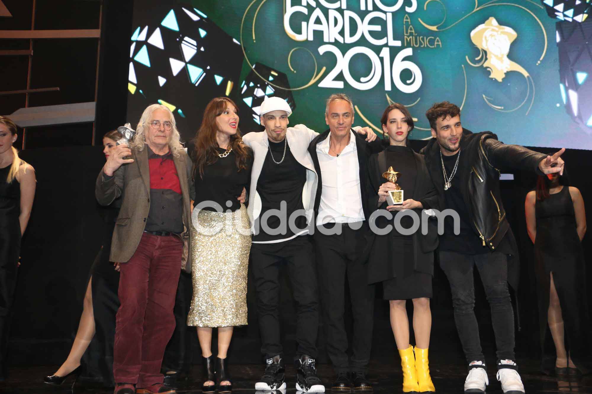 Los ganadores en los Premios Gardel 2016. (Foto: Movilpress)