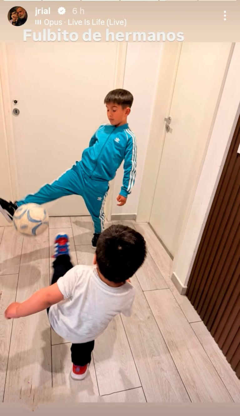 Los hijos de Morena Rial, jugando (captura de Instagram)