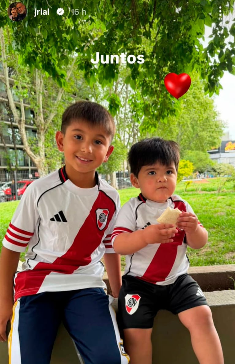Los hijos de Morena Rial, jugando (captura de Instagram)