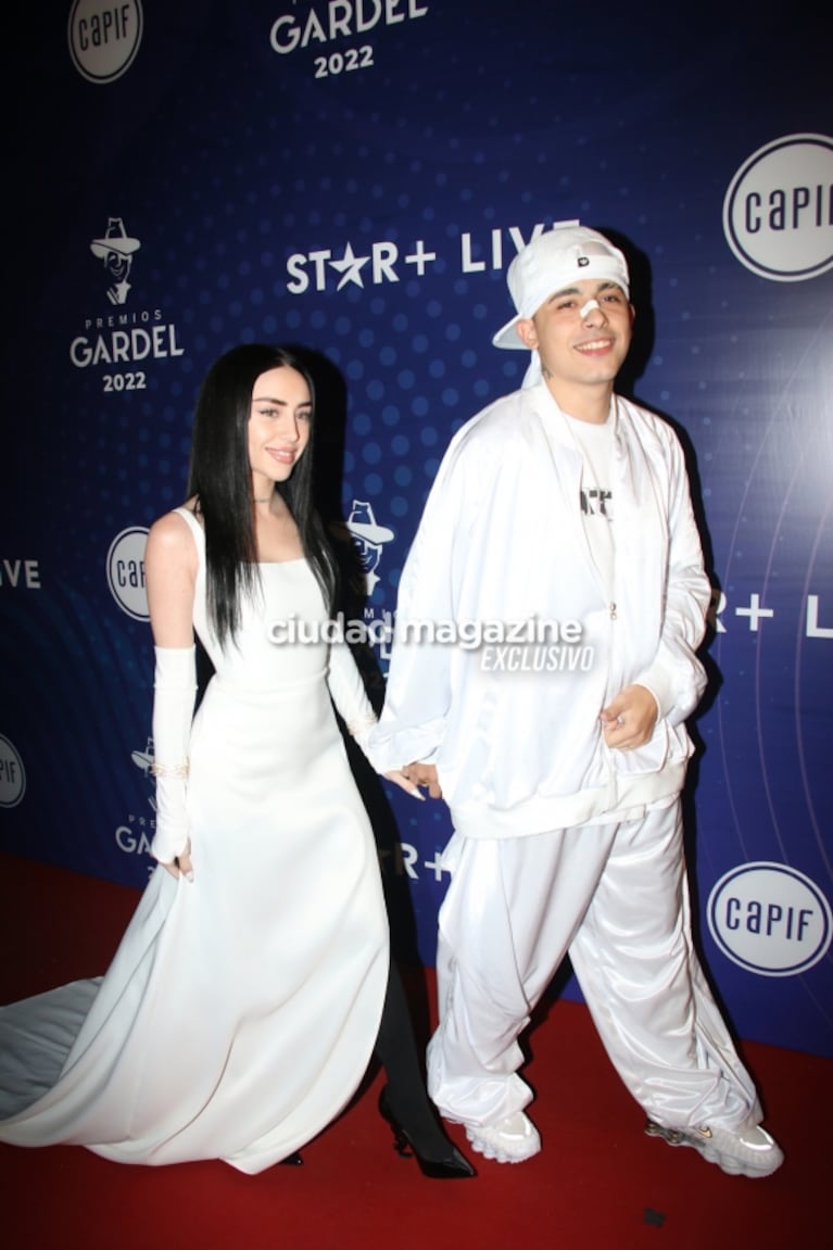 Los impactantes looks de los Premios Gardel: de Tini Stoessel y Rusherking a Cazzu y Abel Pintos