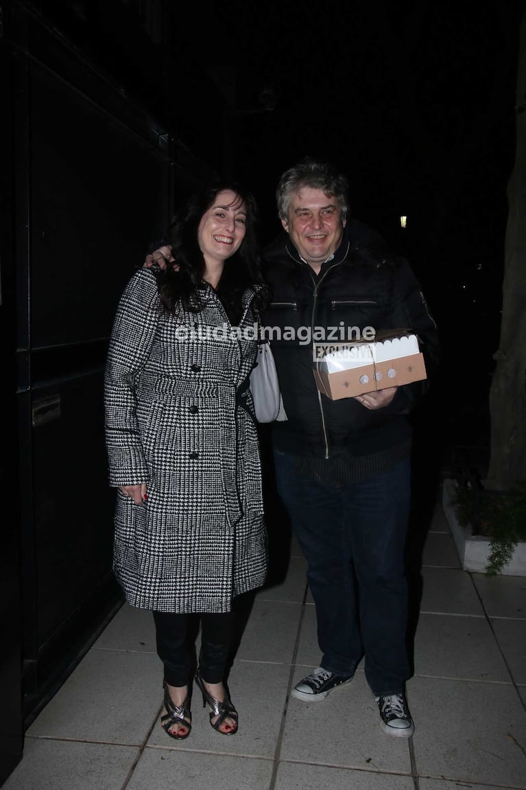 Los invitados al cumpleaños de Marcela Tinayre: Gabriel Schultz y su esposa (Foto: Movilpress)