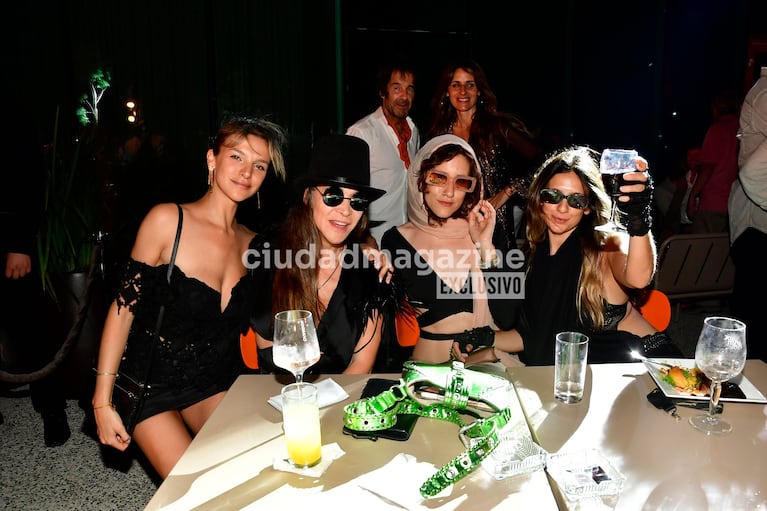 Los invitados en la inauguración de un restaurante en Palermo (Foto: RS Fotos).