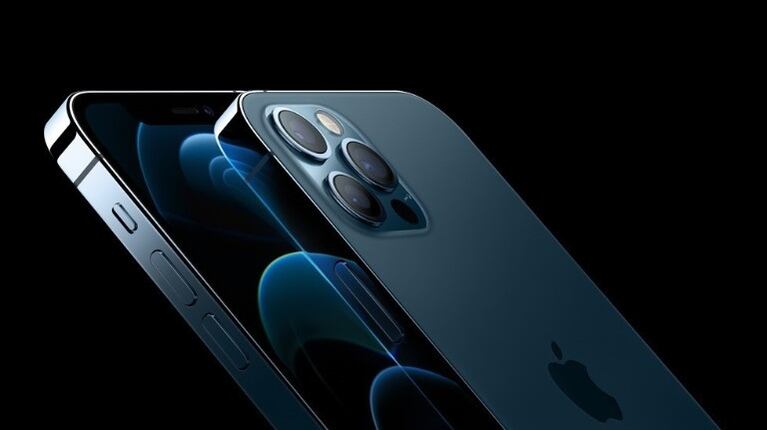 Los iPhone 12 Pro y Pro Max pueden detectar a qué distancia se encuentra una persona gracias a su escáner. Foto: DPA.