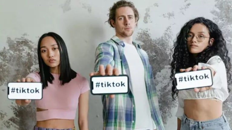 Los jóvenes españoles invirtieron más de una hora y media diaria en consultar TikTok en 2022