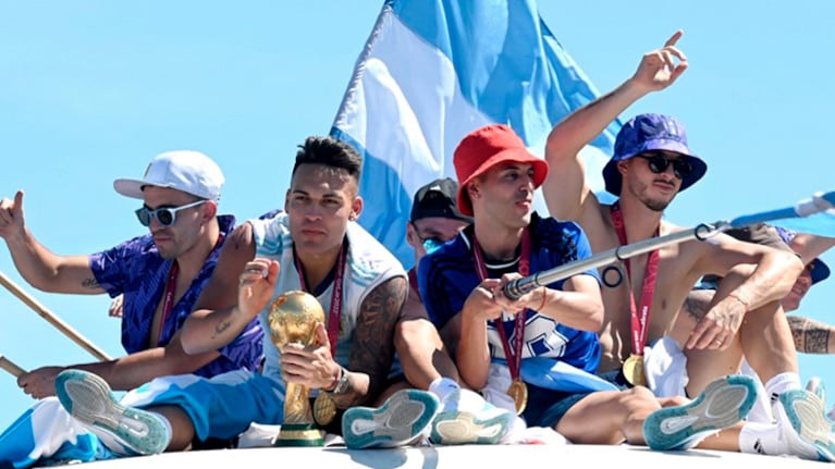 Los jugadores de la Selección terminaron quemadísimos por el sol tras los festejos.