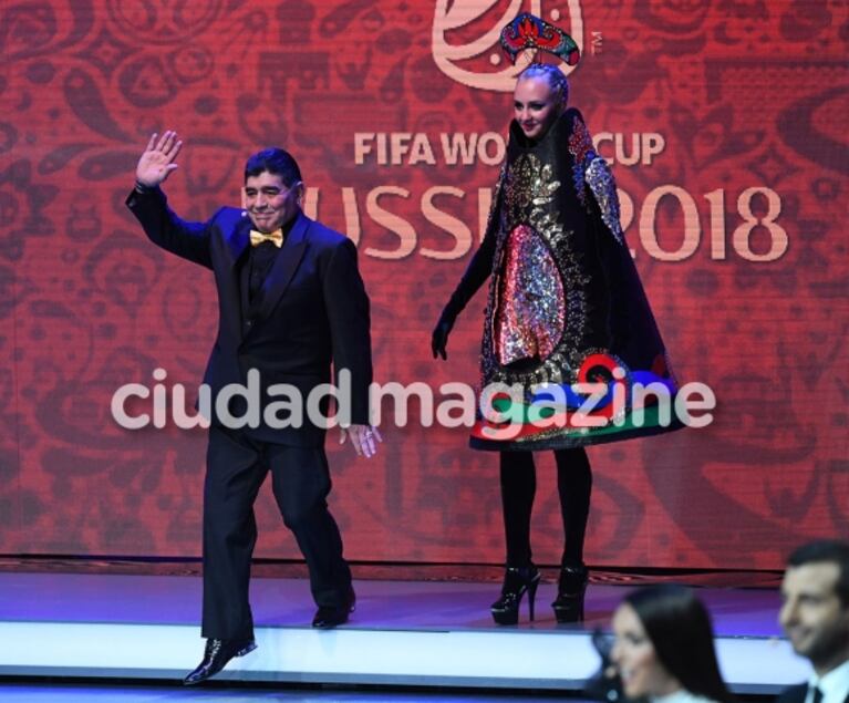 Los looks de Diego Maradona y Rocío Oliva en el sorteo del Mundial Rusia 2018: "Se me cortó la luz y no pude combinar"