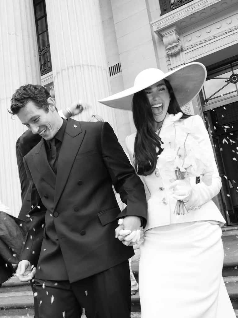 Los looks de Dua Lipa y Callum Turner para su boda civil en Londres (Foto: Instagram/@dualipa).