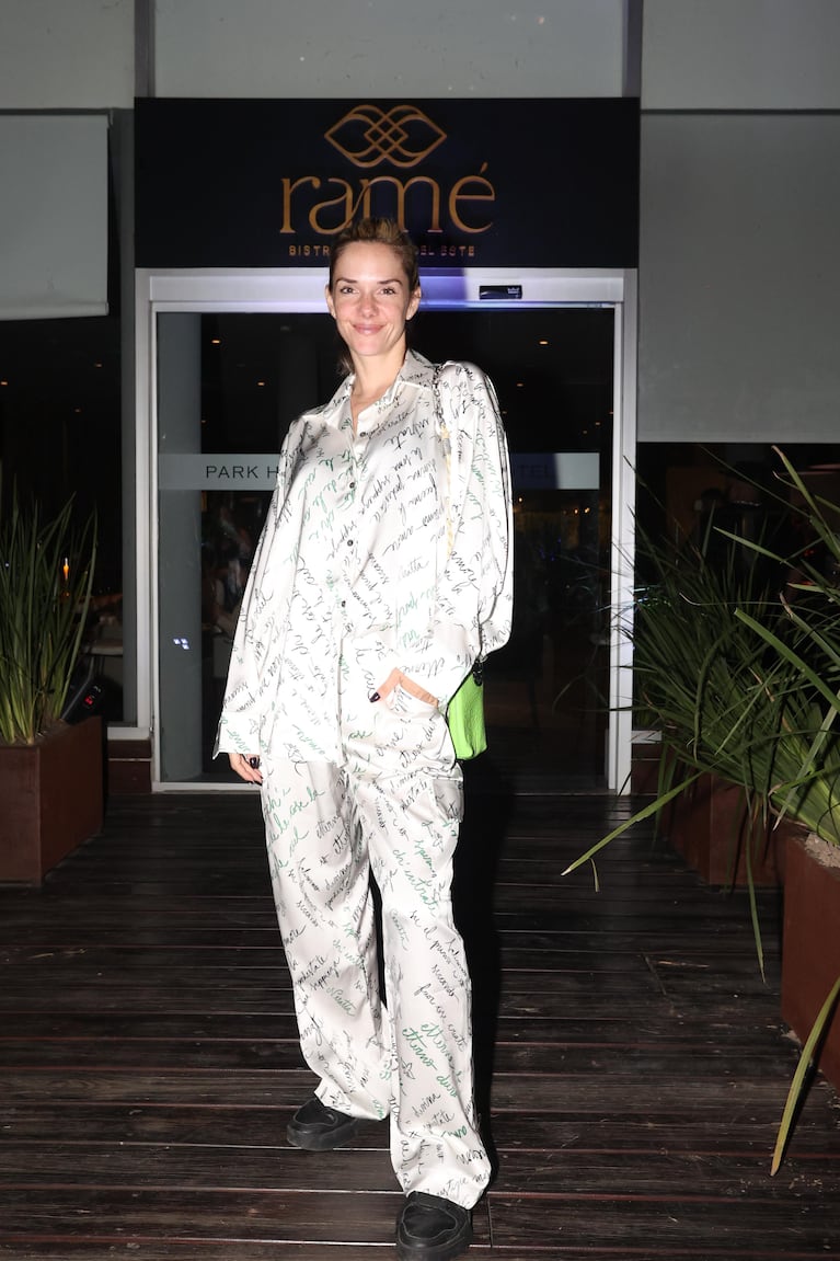 Los looks de Julieta Poggio y Julieta Nair Calvo en la noche de Punta del Este