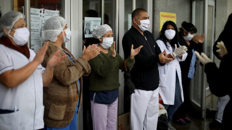 Los médicos argentinos se unen para hacer un claro pedido ¡No aplaudan más! Foto: AP.