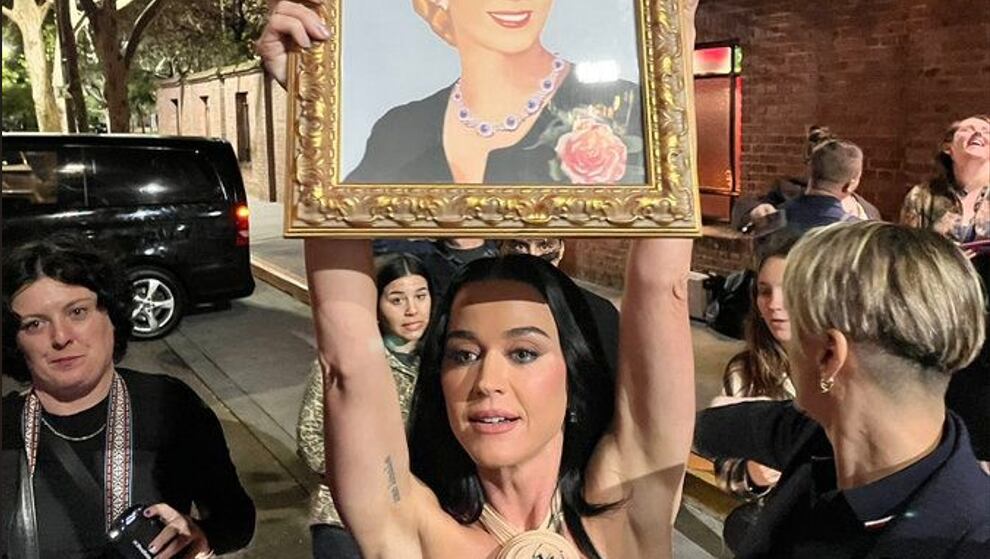 Los mejores memes tras la foto viral de Katy Perry con el cuadro de Evita | Créditos: Instagram @somosgelatina
