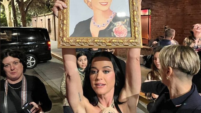 Los mejores memes tras la foto viral de Katy Perry con el cuadro de Evita | Créditos: Instagram @somosgelatina