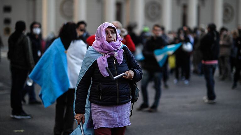 Los otros números del coronavirus: cuántas personas fueron notificadas y detenidas por violar la cuarentena