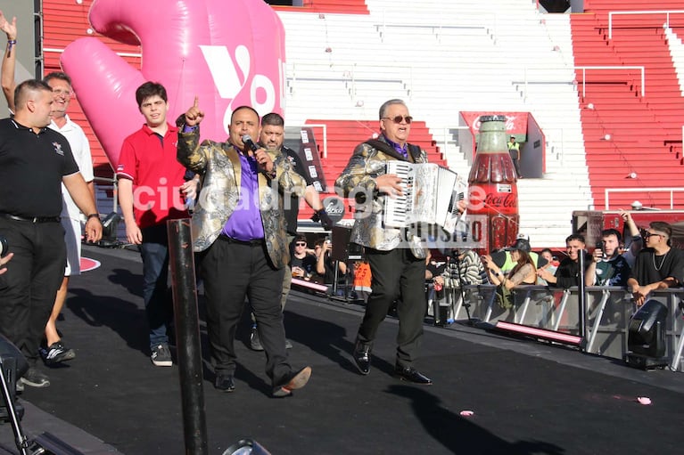 Los Palmeras en el ring de Párense de manos 3 (Foto: Movilpress)
