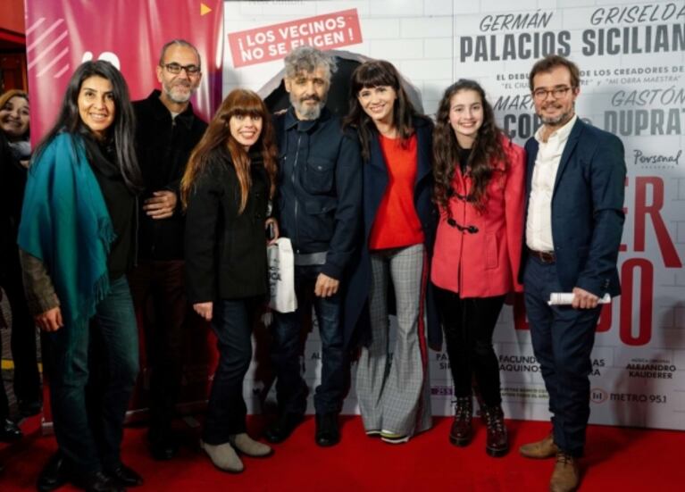 Los protagonistas de La mujer de al lado saludaron a vecinos y turistas en la nueva Calle Corrientes