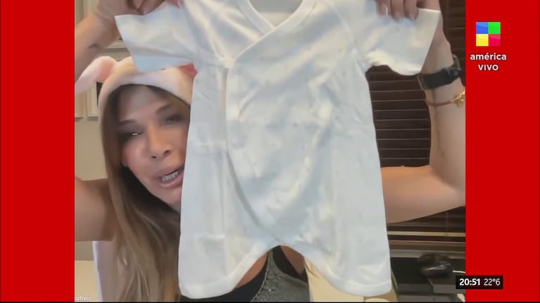 Los regalos que le hizo Catherine Fulop a su nieta (Foto: captura de América).