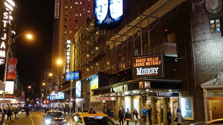 Los teatros de Broadway no volverán hasta mayo de 2021
