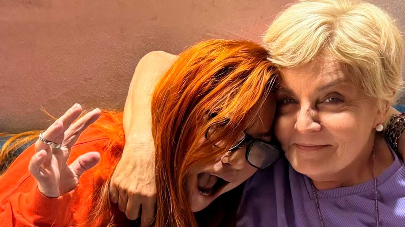 Lourdes Sánchez con su mamá (Foto: Instagram @lowrdez)