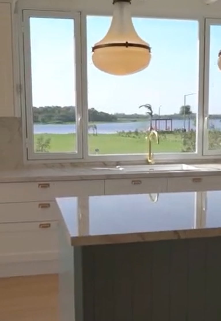 Lourdes Sánchez mostró cómo quedó su espectacular casa con vista al río en Corrientes