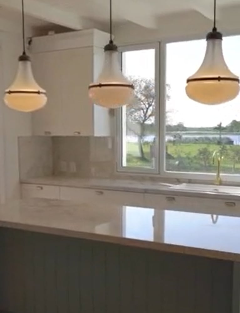Lourdes Sánchez mostró cómo quedó su espectacular casa con vista al río en Corrientes
