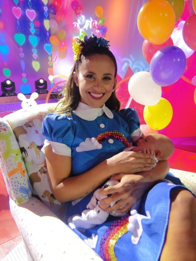 Lourdes Sánchez presentó a Valentín en su programa El Universo de Lourdes: "Me di cuenta de que un hijo es el regalo más maravilloso que te puede hacer la vida"