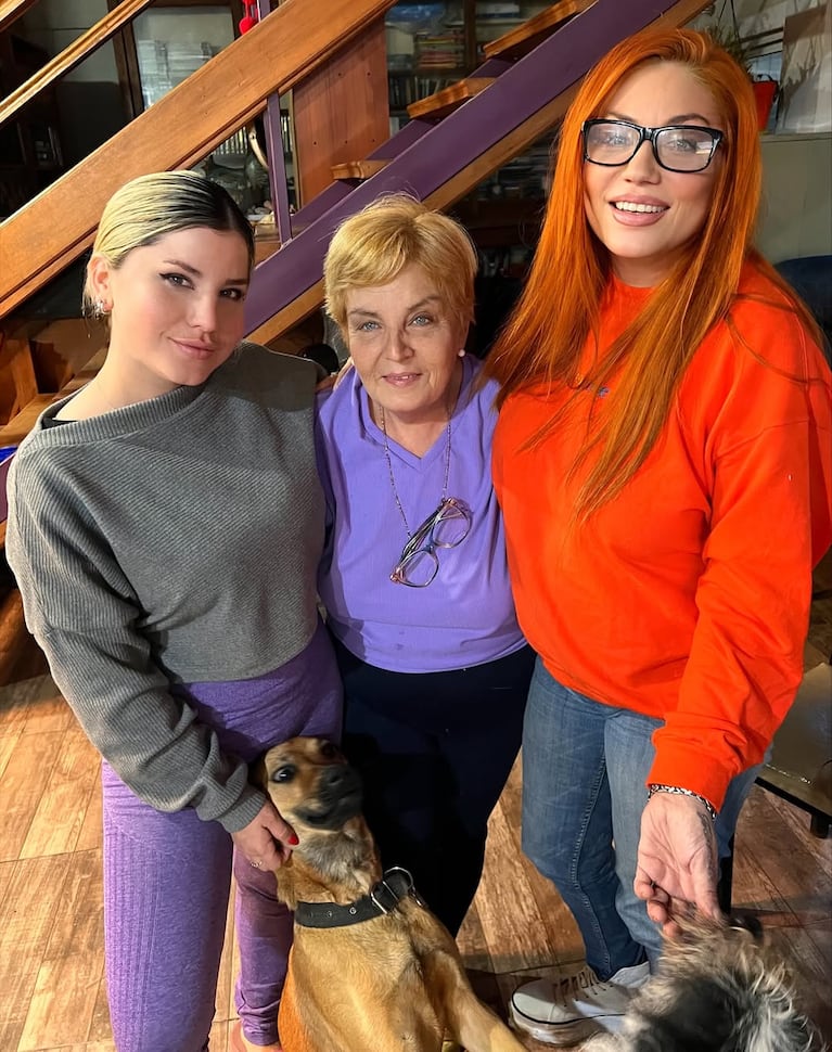 Lourdes Sánchez visitó a su mamá y su familia a dos semanas del escándalo (Foto: Instagram @lowrdez)