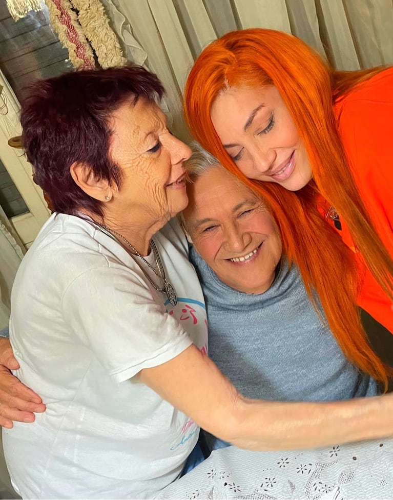 Lourdes Sánchez visitó a su mamá y su familia a dos semanas del escándalo (Foto: Instagram @lowrdez)