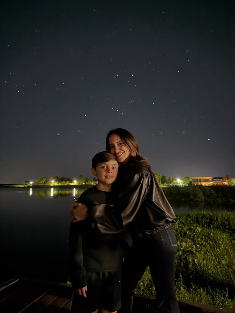 Lourdes Sánchez y su hijo Valentín (Foto: Instagram @lourdesanchezok)