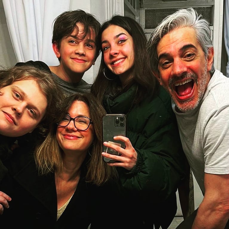 Luca Martin con su familia materna.