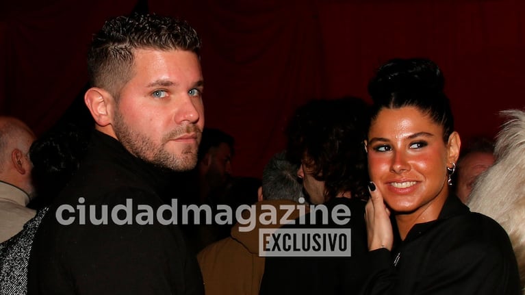 Lucas Locho Loccsisano y Agustina, su novia, en la función de prensa de Drácula, Resurrección. (Foto: Movilpress)