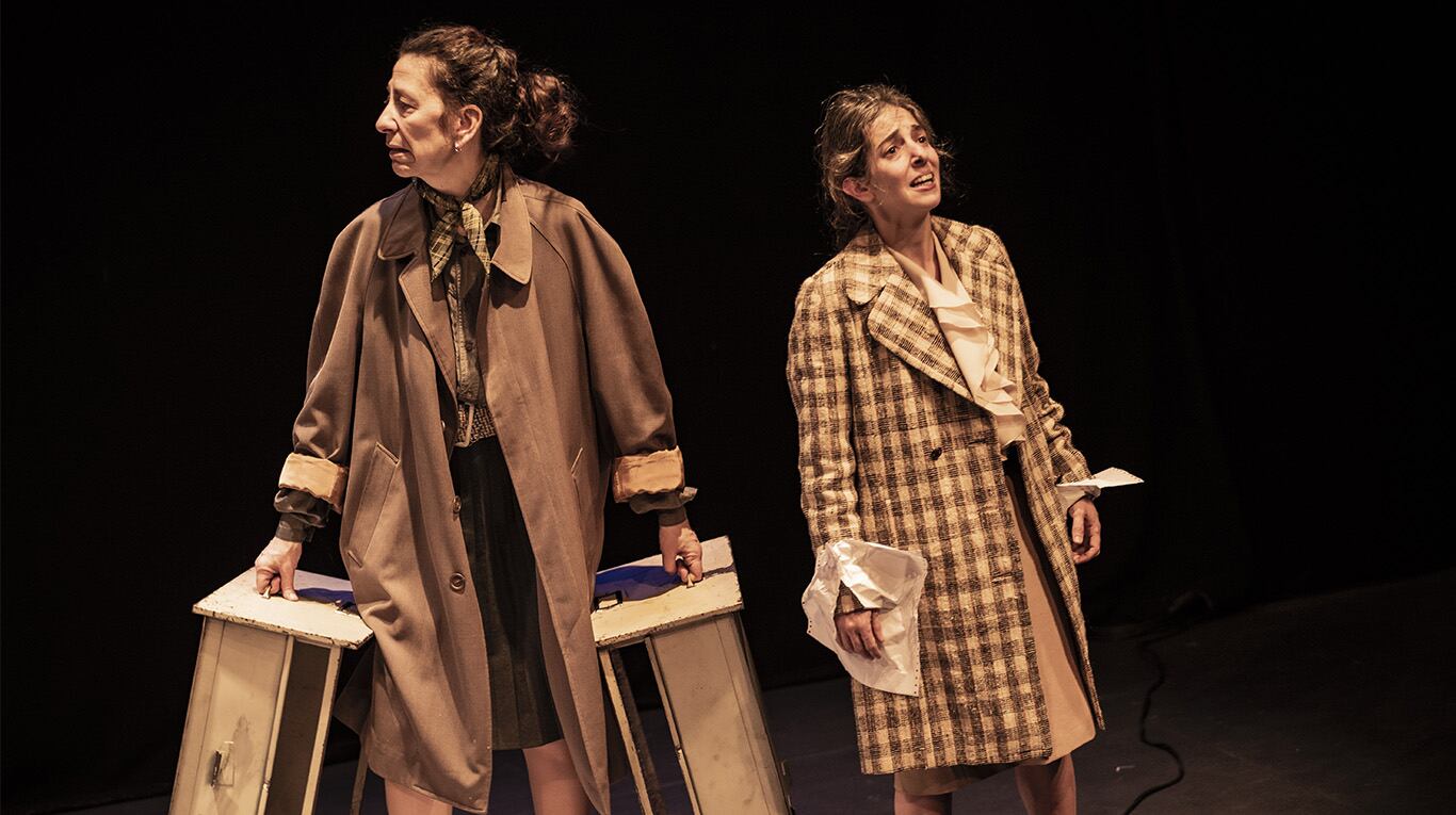 Lucía Adúriz y Nayla Pose en Quien sea llega tarde. Foto: prensa