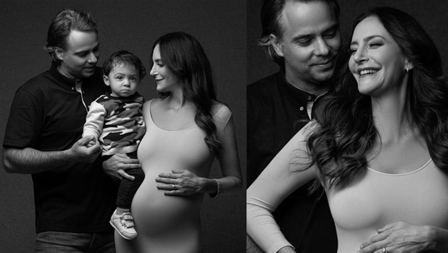 Luciana Aymar lució su pancita de ocho meses de embarazo junto a su marido e hijo.