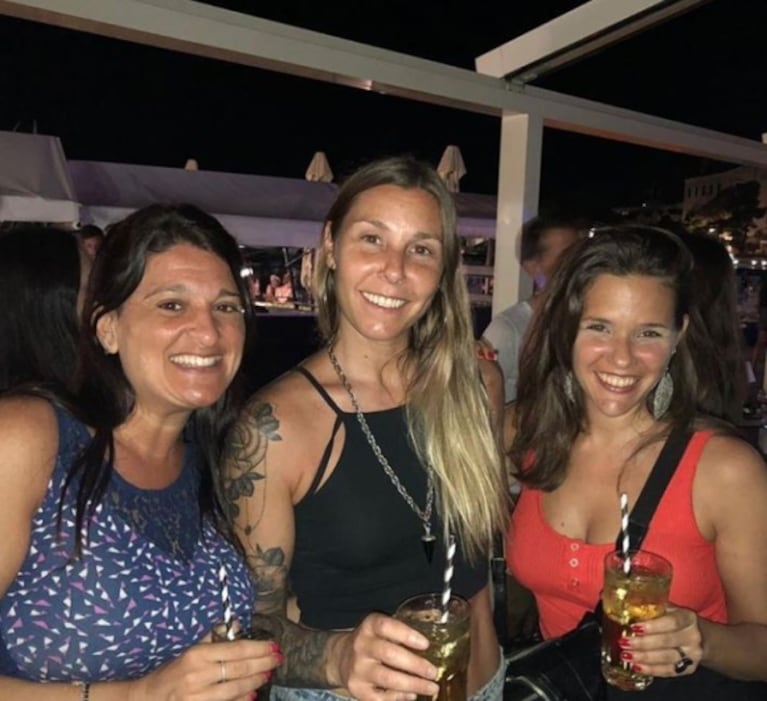 Luciana Rubinska y sus vacaciones con amigas en Croacia: lomazos al sol y paradisíacas playas
