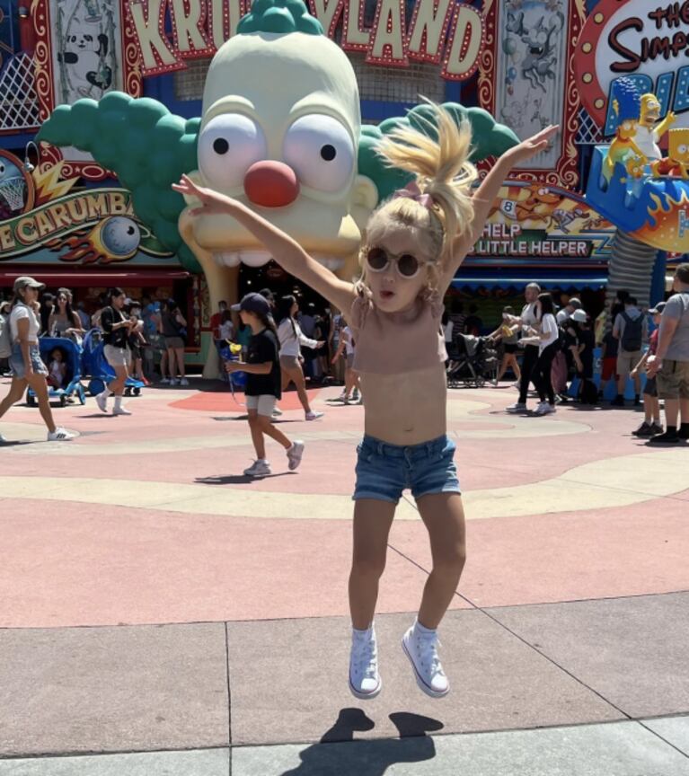 Luciana Salazar disfruta de Disney con Matilda, en medio del conflicto con Martín Redrado