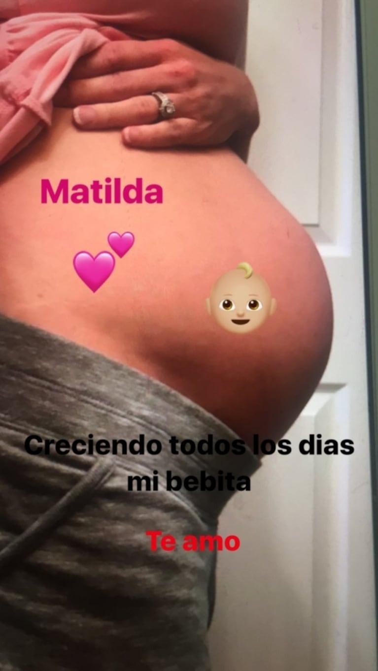Luciana Salazar mostró la pancita de embarazada de la madre subrogante de su hija