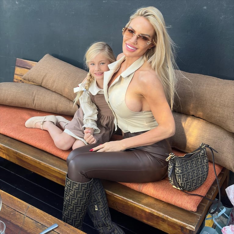 Luciana y Matilda Salazar combinaron outfits para el Día de la Madre | Créditos: @salazarluli