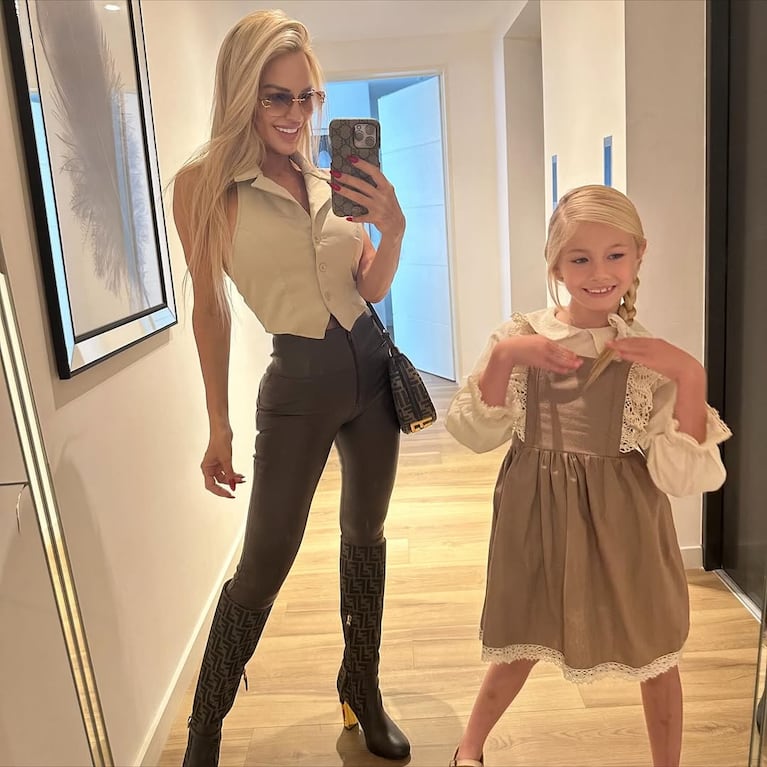 Luciana y Matilda Salazar combinaron outfits para el Día de la Madre | Créditos: @salazarluli