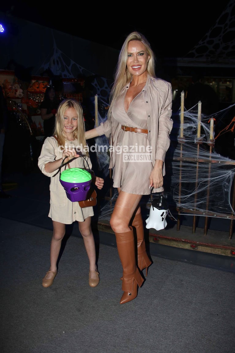 Luciana y Matilda Salazar en la presentación de Mundo Halloween de Flavio Mendoza (Foto: Movilpress).