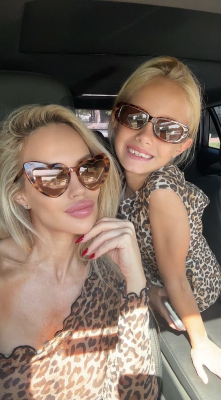 Luciana y Matilda Salazar hicieron “match” con sus looks: estampado animal print y lentes de carey