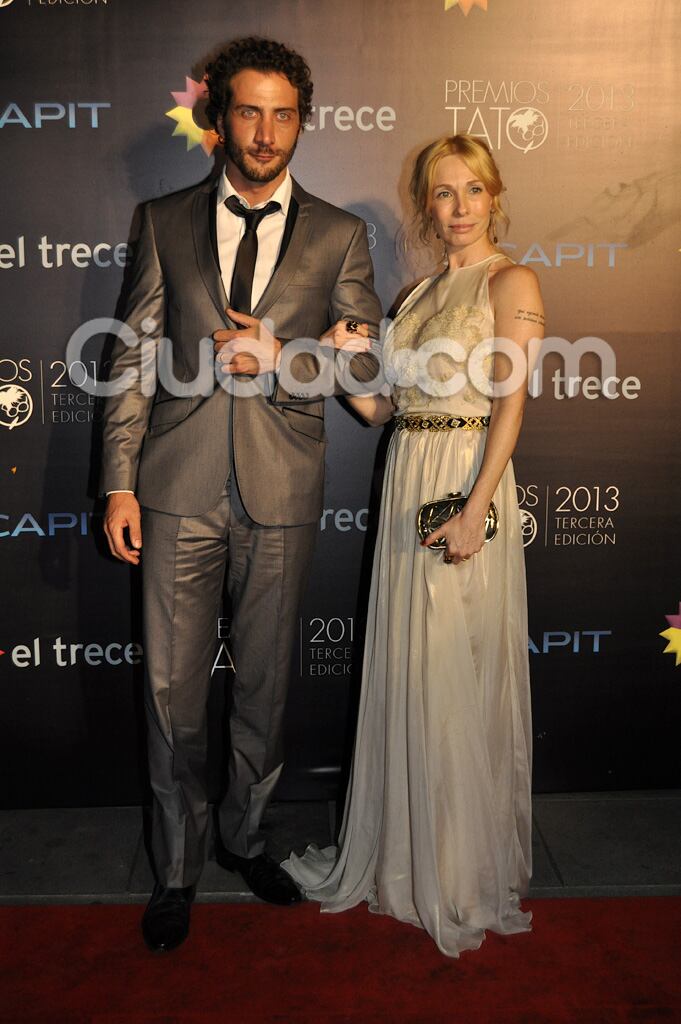 Luciano Cáceres y Gloria Carrá, talento en la alfombra roja (Foto: Jennifer Rubio). 