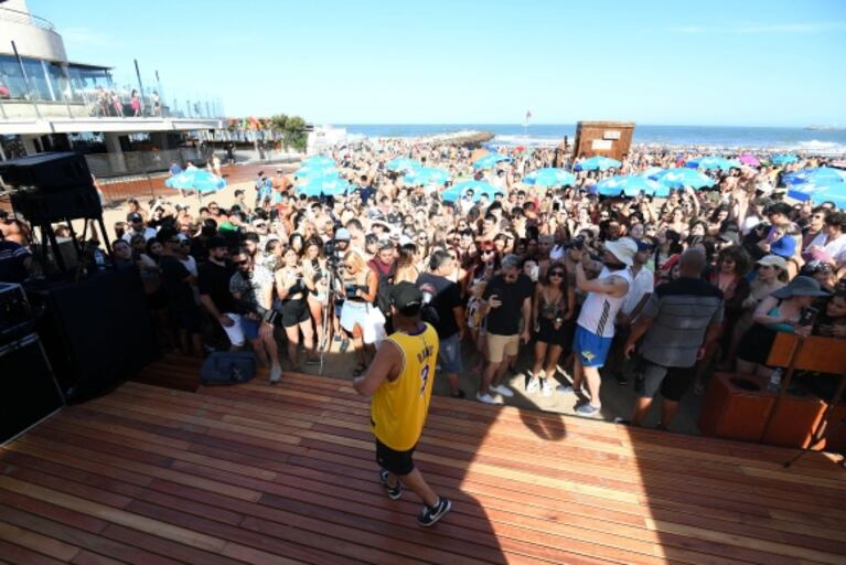 Luciano Castro, Flor Vigna, Guillermina Valdés y Flor Torrente disfrutaron del show de FMK en Mar del Plata