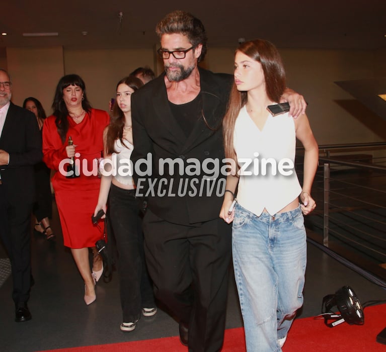 Luciano Castro y Griselda Siciliani evitaron a Sabrina Rojas en los Martín Fierro (Movilpress)