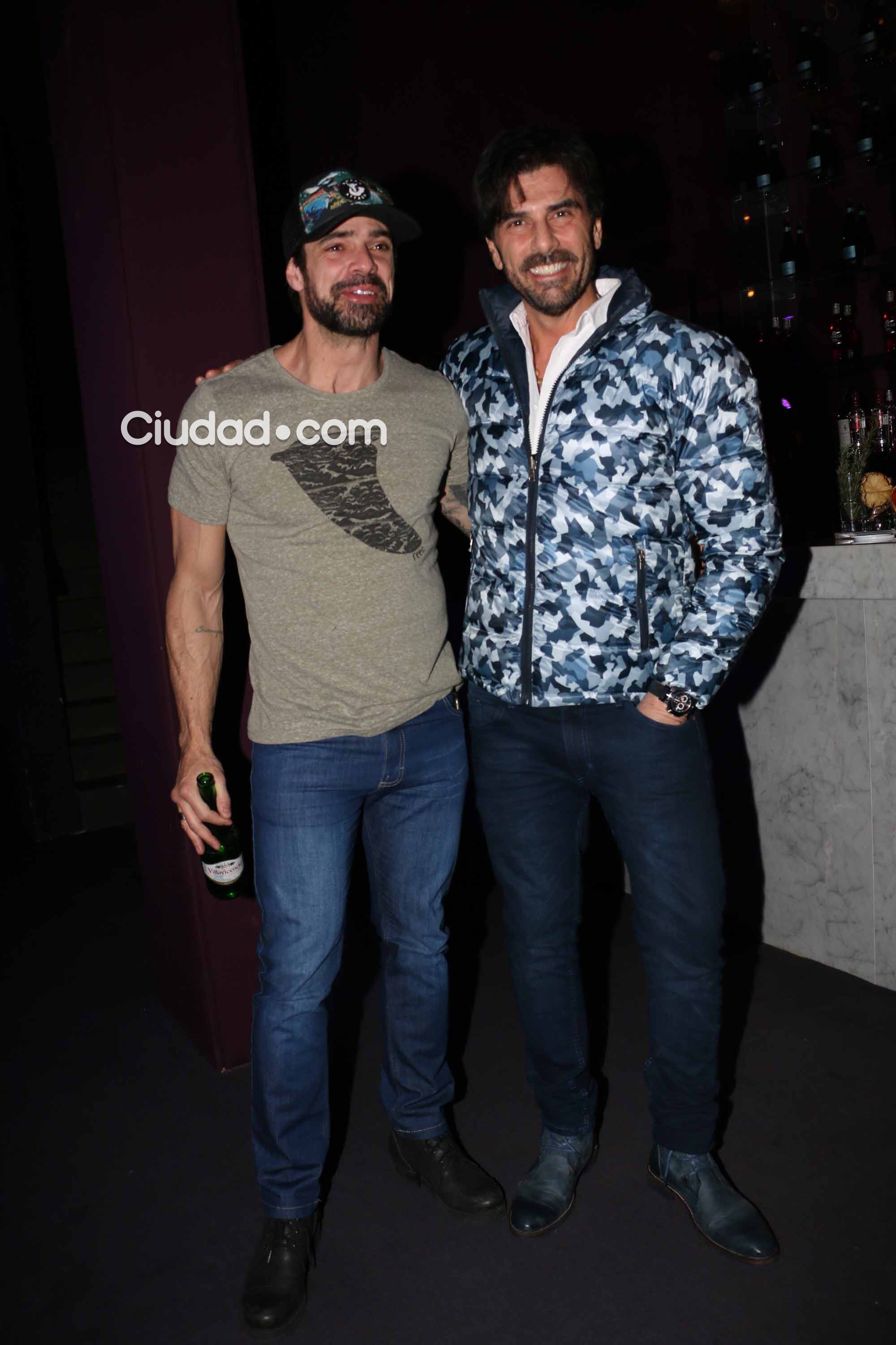 Luciano Castro y Juan Darthés, en el festejo de Los ricos no piden permiso (Foto: Movilpress)